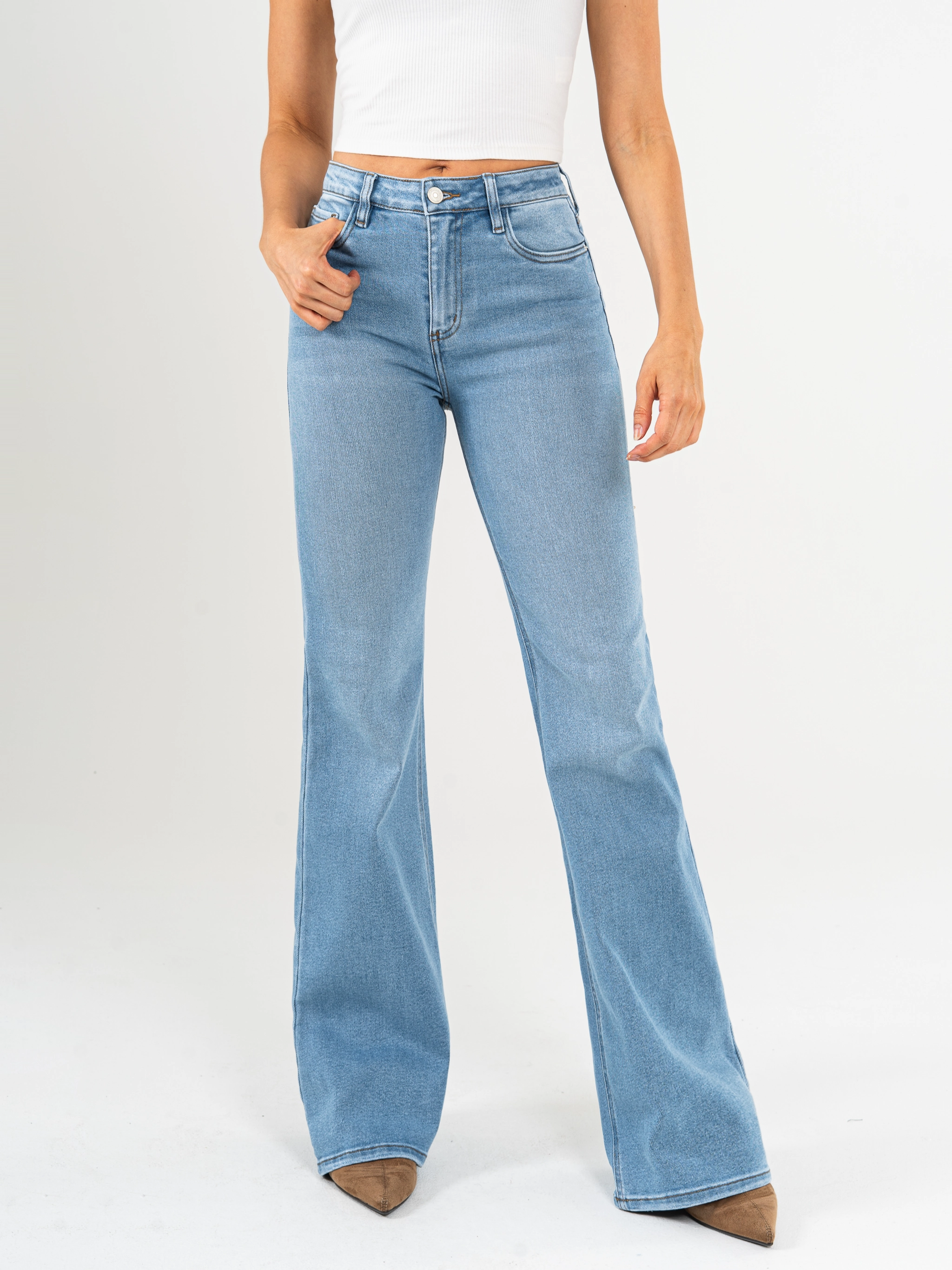 Ref: 065654 Jean flare stretch, bota ancha, tiro medio, tono azul medio claro