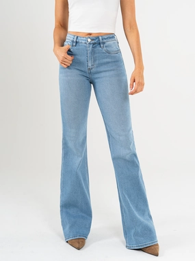 Ref: 065654 Jean flare stretch, bota ancha, tiro medio, tono azul medio claro