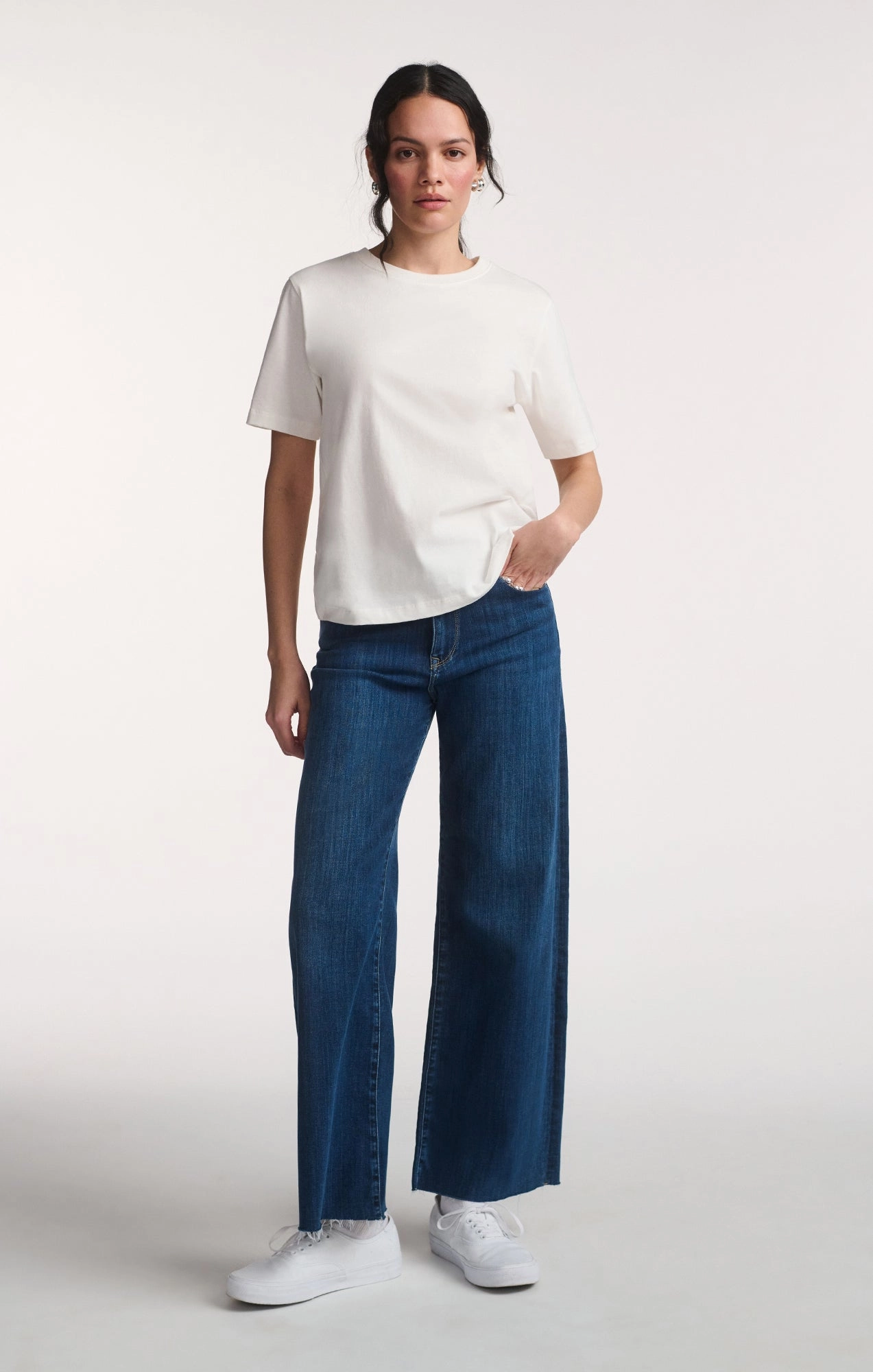 SHORT SLEEVE CREW NECK T-SHIRT IN ANTIQUE WHITE
